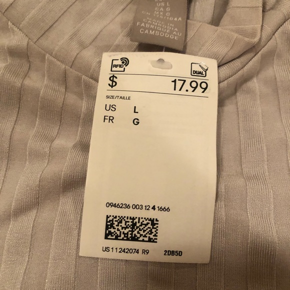 BNWT turtleneck top from H&M. Size L cream color. - Picture 3 of 4